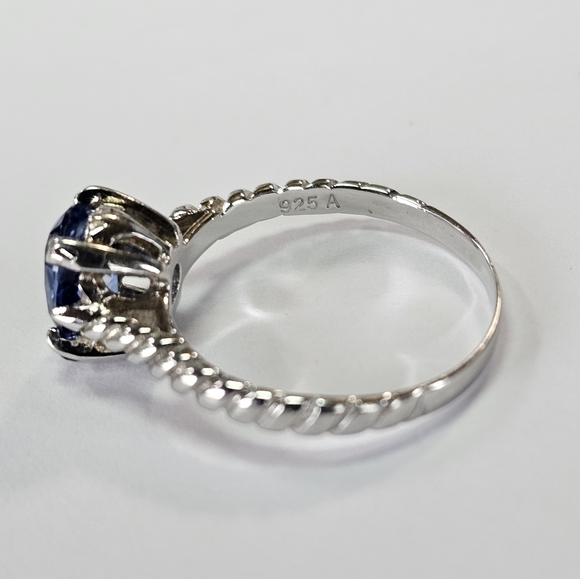 Beautiful Vintage Genuine Kyanite Ring in Rhodium Over Sterling Silver Sz 7! ✨️ - Picture 2 of 4